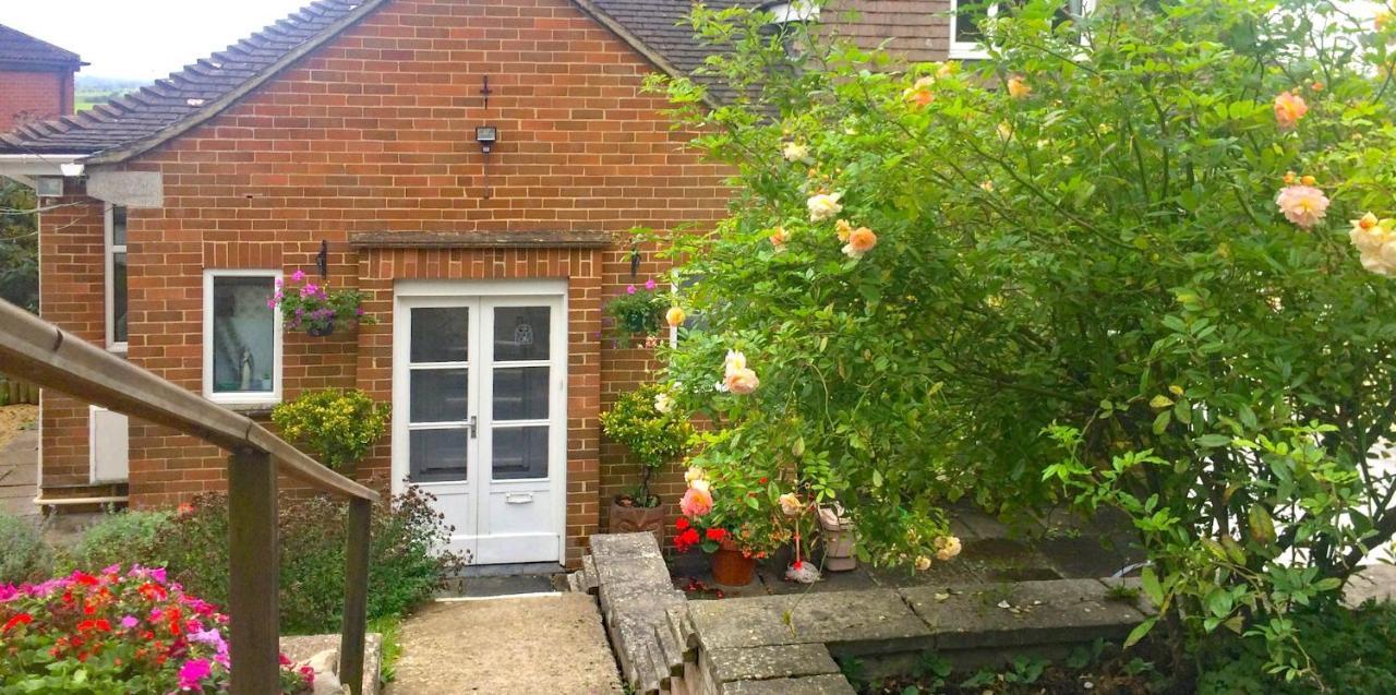 Healing Waters Sanctuary For Exclusive Private Hire And Self Catering Board, Vegetarian, Alcohol & Wifi Free Retreat In Glastonbury Bagian luar foto