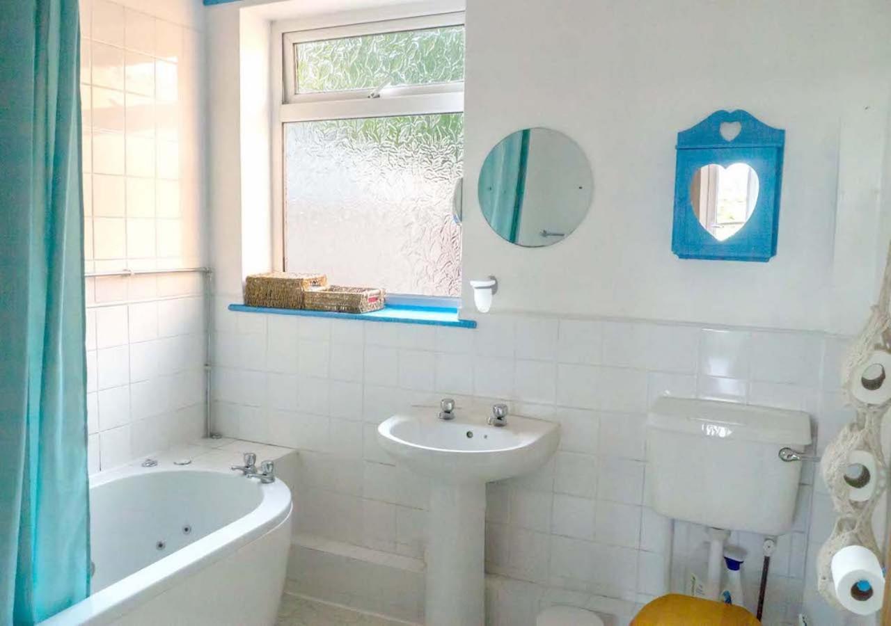 Healing Waters Sanctuary For Exclusive Private Hire And Self Catering Board, Vegetarian, Alcohol & Wifi Free Retreat In Glastonbury Bagian luar foto