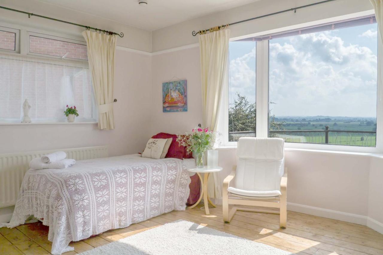 Healing Waters Sanctuary For Exclusive Private Hire And Self Catering Board, Vegetarian, Alcohol & Wifi Free Retreat In Glastonbury Bed & Breakfast Bagian luar foto